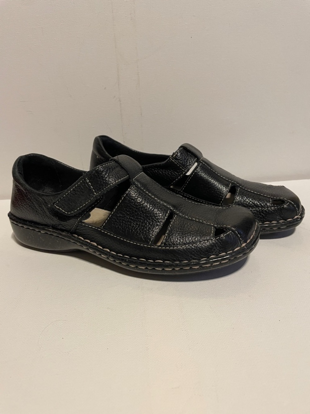Women's Black Leather Closed-Toe Comfort Sandal
